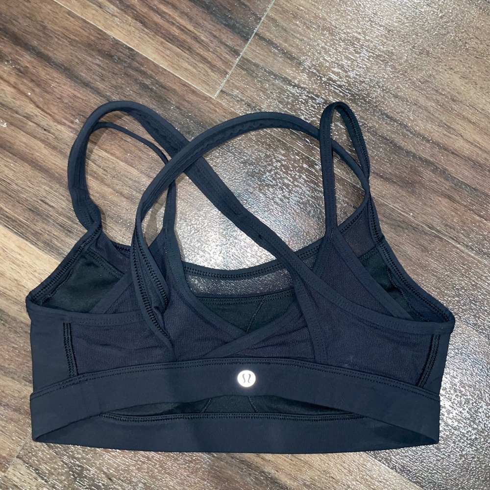 Lululemon size 6 sports bra
